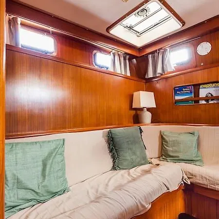 Botel Les Yachts De Vecchio - Le Philae 3*