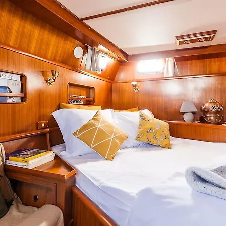Les Yachts De Vecchio - Le Philae Botel 3*